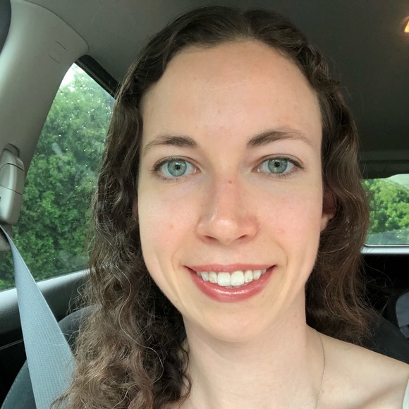 Meet your Posher, Lauren - Picture 3 of 3